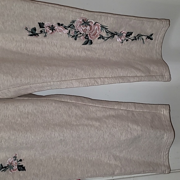 Life Worx by Gloria Vanderbilt sweat pants embroidered drawstring cropped - Picture 3 of 5